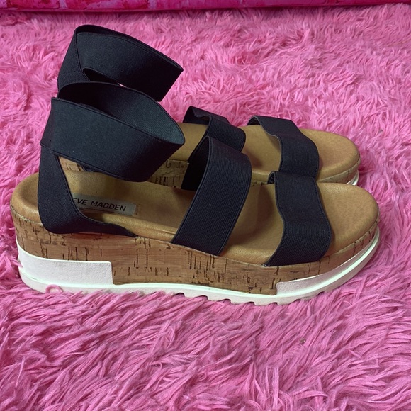 Steve Madden Black Belladonna Ankle Strap Wedge Sandal Sz 8.5 - Picture 2 of 7